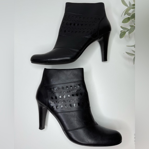 Victor Alfaro Harrison Black Heeled Leather Ankle Booties Cutout Detail Size 10 - Picture 14 of 15